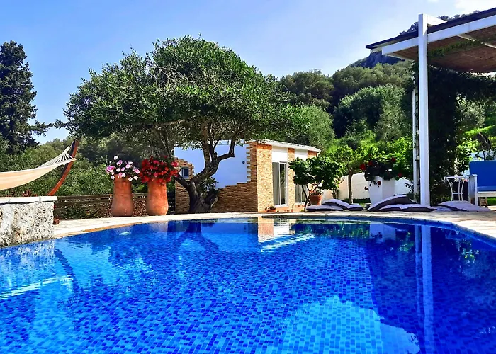 Βίλα Villa Claire Corfu - 10-Acre Private Pool Villa With Guesthouse